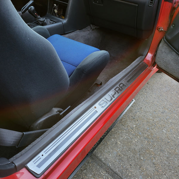 Stainless doorsill with carbon fiber underplate and lines